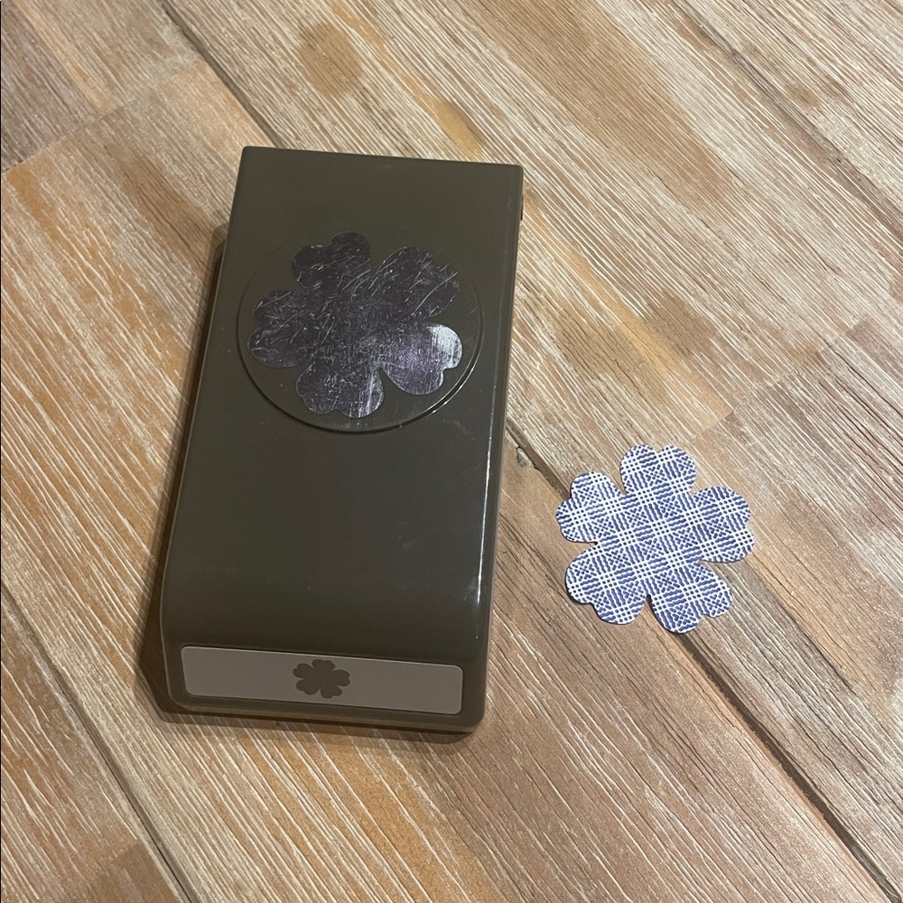 Stampin Up Pansy Punch Flower 1 3/4" Slim Lever Paper Punch